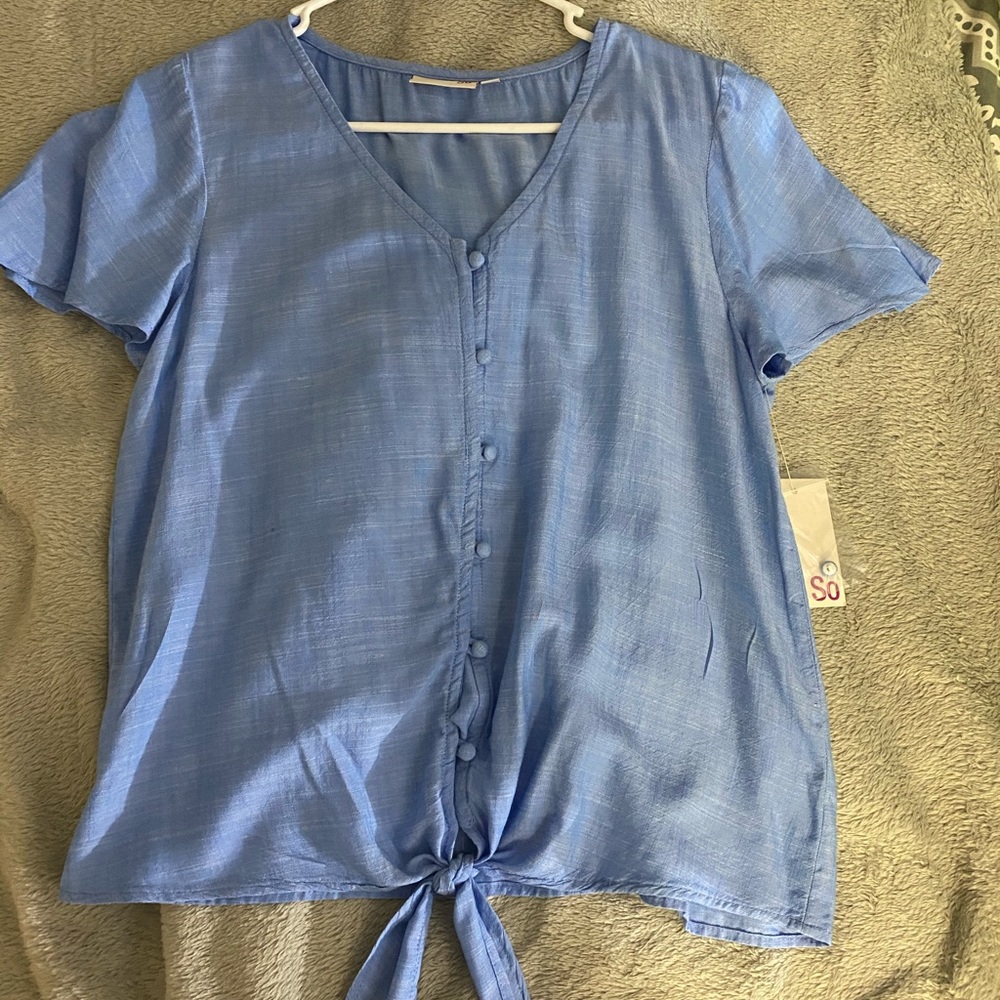 a blue t-shirt with buttons - Picture 1 of 4